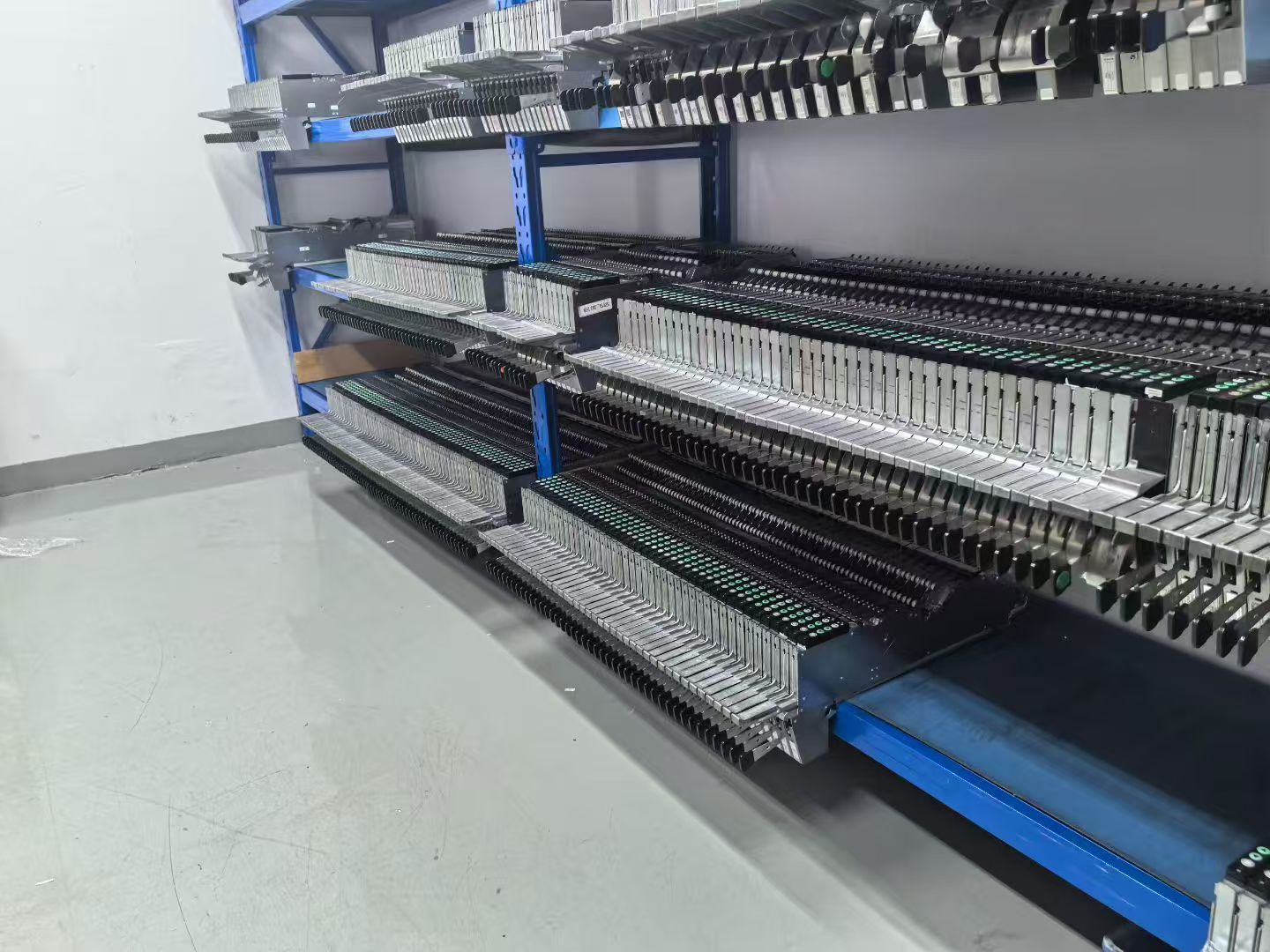 Derniers blogs de l'entreprise sur Quel rôle les pièces de la machine SMT jouent-elles dans la précision de l'écran d'impression?